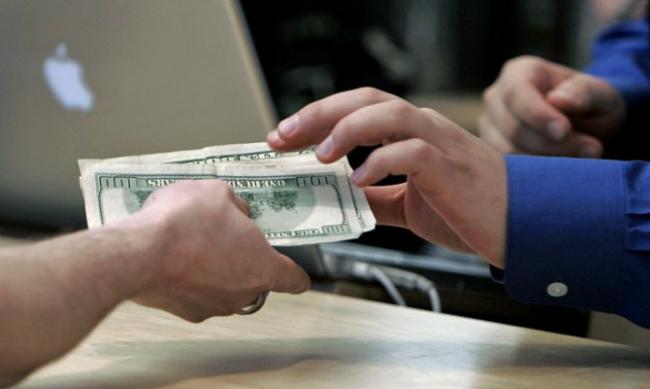 В Хорезме помощник хокима попался на взятке