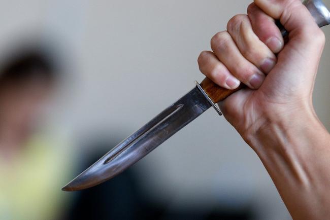 В Самаркандской области мужчина напал с ножом на пенсионерку и ограбил ее