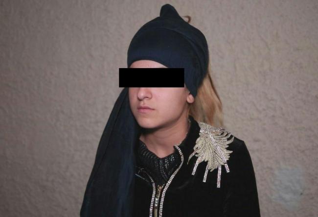В Намангане задержана школьница, которая находилась в браке по Шариату и занималась мошенничеством