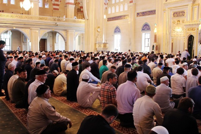 В мечетях Узбекистана впервые стали транслировать пятничные проповеди с сурдопереводом