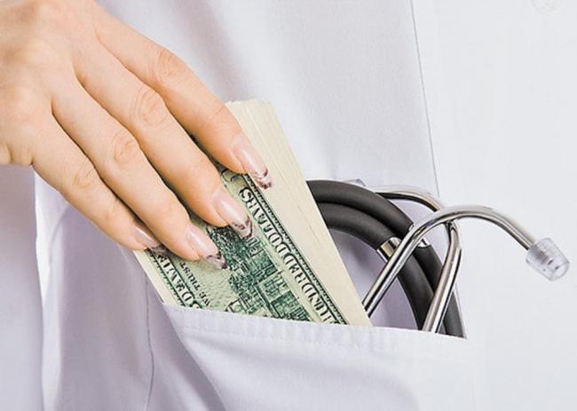 В Хорезме медсестра пыталась продать новорожденного ребенка