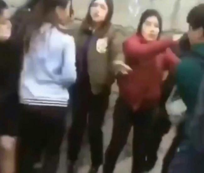 Видео: В Ташкенте ученицы колледжа устроили драку