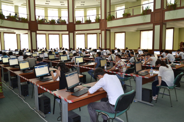В Узбекистане планируют внедрить диктант во вступительные экзамены в вузы