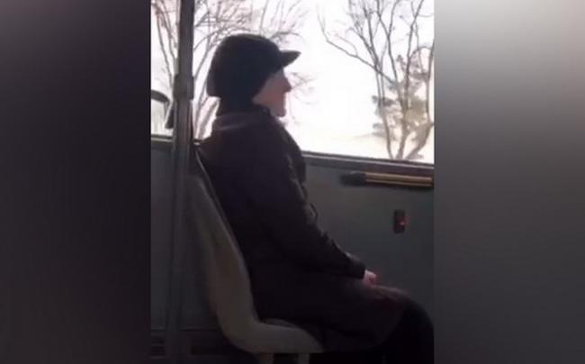 Видео: В Ташкенте водитель и кондуктор выгнали пенсионерку из автобуса
