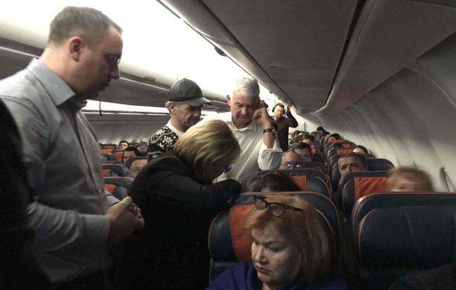 Министр здравоохранения России оказала первую помощь гражданке Узбекистана на борту самолета