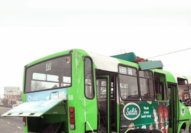 В Ташкенте перевернулся пассажирский автобус