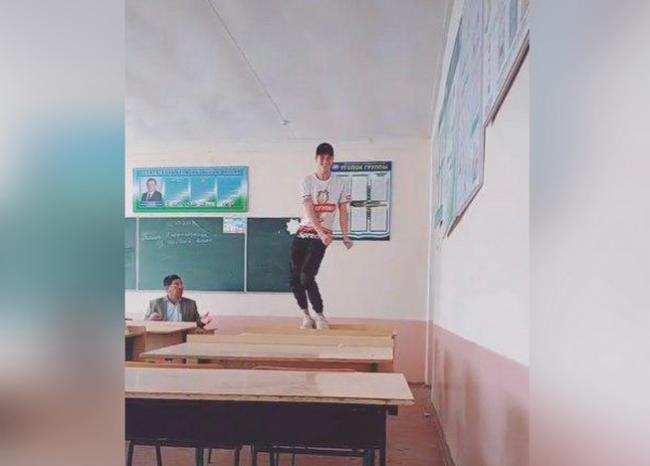 Видео: В Ташкенте школьник станцевал на парте для учителя