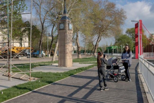 Фото: В Ташкенте появился аналог эйфелевой башни, golden bridge и других мировых чудес