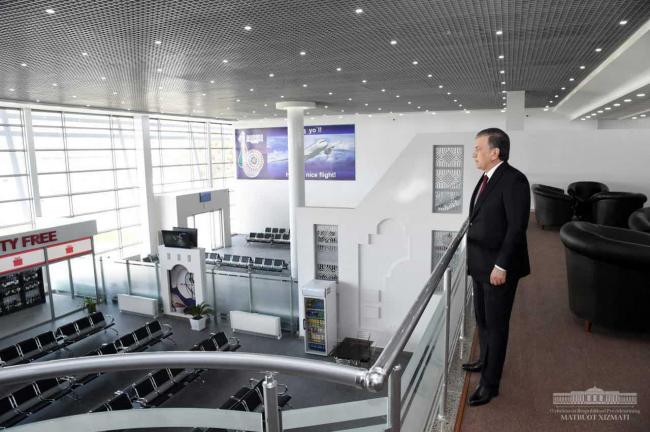 Президент ознакомился с новым терминалом международного аэропорта Термеза