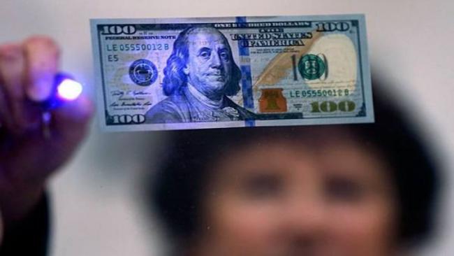 В Ферганской области задержан фальшивомонетчик, который печатал доллары на цветном принтере