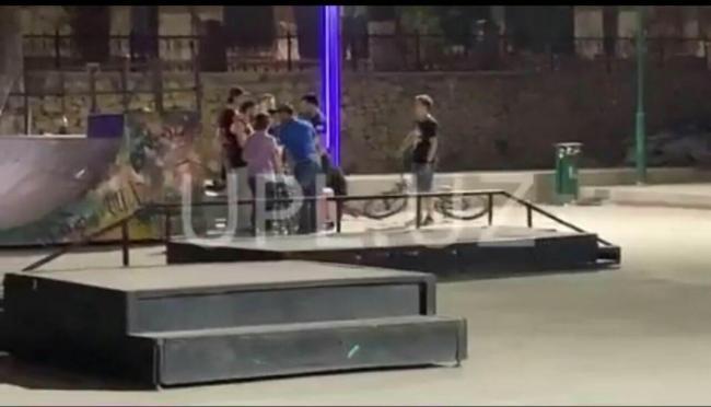 Видео: В Ташкенте отец девочки со своим другом избили подростков в скейт парке
