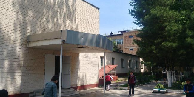 В Ташкенте ученица выбросилась из окна 2 этажа школы