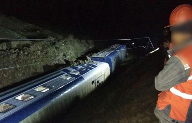 В Кашкадарье вагоны пассажирского поезда сошли с рельсов