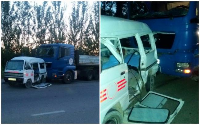 В Самарканде произошло ДТП с участием грузового автомобиля и машины скорой помощи