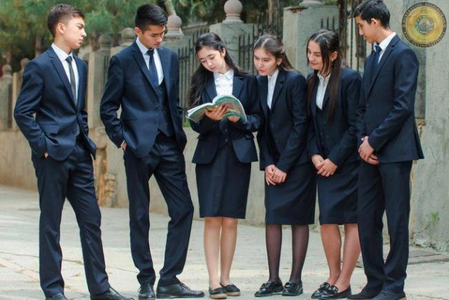 В Узбекистане в новом учебном году школьники оденут единую форму в принудительном порядке