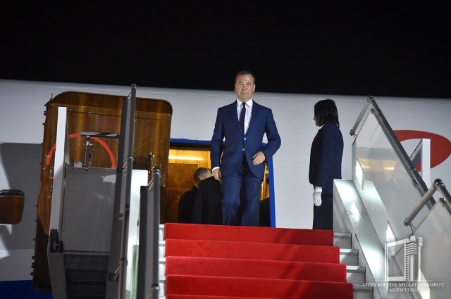 Фото: Дмитрий Медведев прибыл в Ташкент
