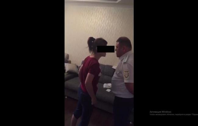Видео: В Ташкенте женщина дала пощечину сотруднику бюро принудительного исполнения