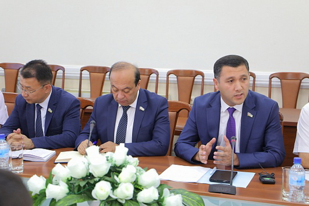 Узбекский депутат выступил против русского слова «квартира» и предложил заменить его на «хонадон»