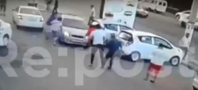 Видео: В Ташкенте водитель Нексии наехал на толпу пешеходов