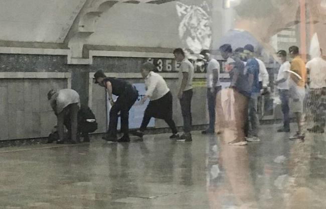 В Ташкенте мужчина упал на рельсы метро
