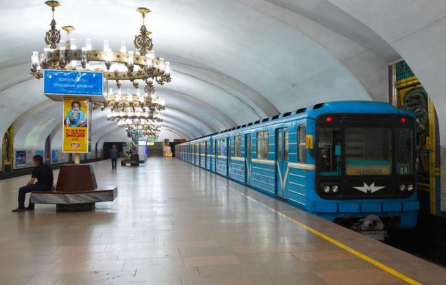 В Ташкенте еще один пассажир упал на рельсы метро