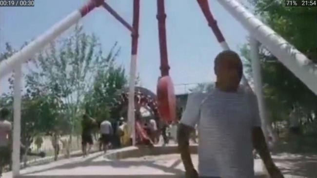 Видео: В Джизаке девушка разбилась насмерть на аттракционе в парке