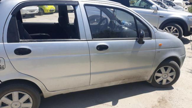 В Бухаре водитель «Каптивы» применил оружие против водителя «Матиза»