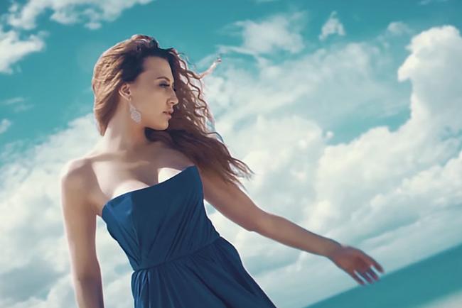 Видео: Певица Лола устроила сюрприз и бесплатно выступила на свадьбах ташкентцев