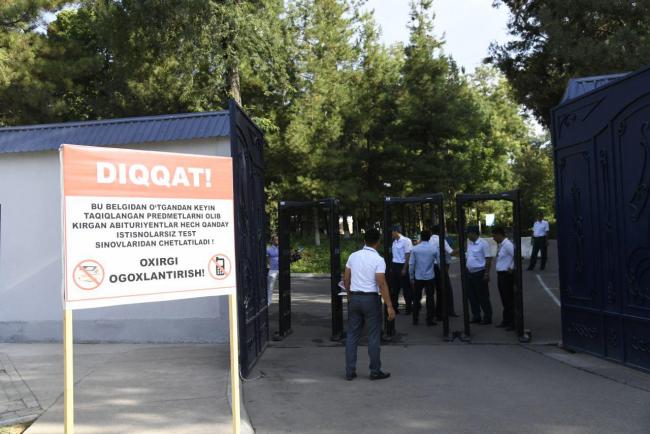 В Ташкенте журналистам запретили фотографировать процесс вступительных тестовых экзаменов