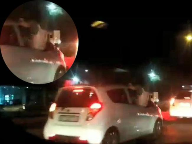 В Ташкенте оштрафована женщина, которая прокатила свою дочь на окне автомобиля