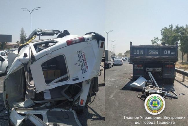 В Ташкенте маршрутка попала в ДТП. 12 пассажиров пострадали