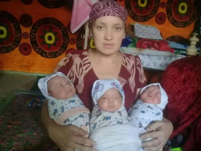 Женщина, назвавшая тройню в честь семьи Президента получила стиральную машину