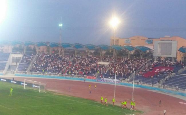 Видео: Во время футбольного матча чемпионата Узбекистана болельщики устроили массовые беспорядки