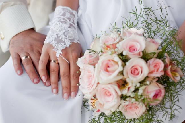 Обезумевшая невеста сосет на свадьбе у свидетеля (HD ВИДЕО)