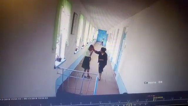 Видео: В Самаркандской области учительница избила ученицу
