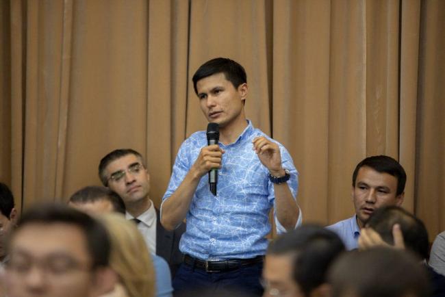 Узбекский блогер оплатил контракт 60 студентов