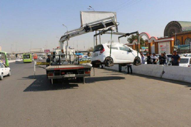 В Ташкенте начали эвакуировать припаркованные в неположенном месте автомобили