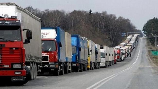 Скоплению транспортных средств на границе с Казахстаном нашлось объяснение