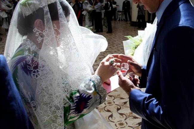 Видео: На свадьбе в Самарканде устроили дождь из денег
