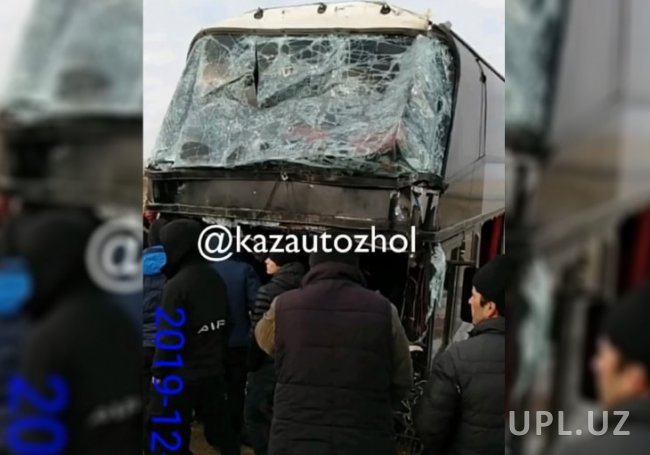 В Казахстане автобус с гражданами Узбекистана попал в ДТП