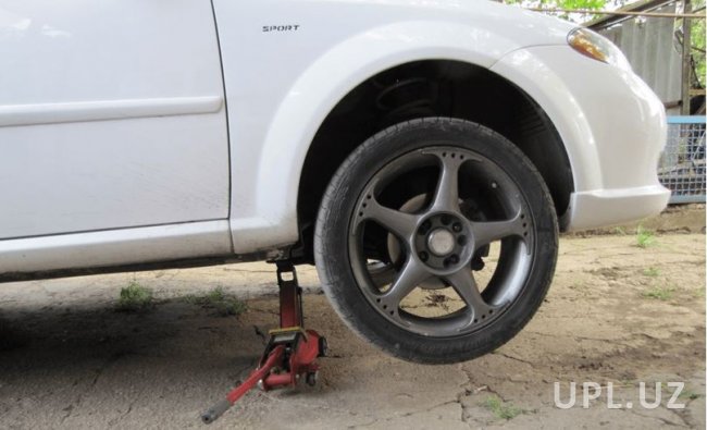 В Хорезме глава управления озеленения попросил взятку в виде шин для автомобиля