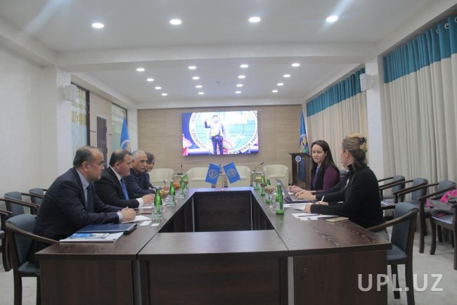 Глава УзЛиДеП встретился с международными наблюдателями