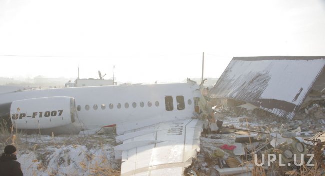 Семьям погибших при крушении самолета власти Казахстана выделили 10,5 тысяч долларов