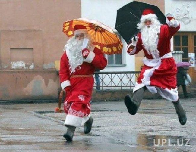 В Петербурге двое мужчин в костюмах Деда Мороза похитили узбекистанца