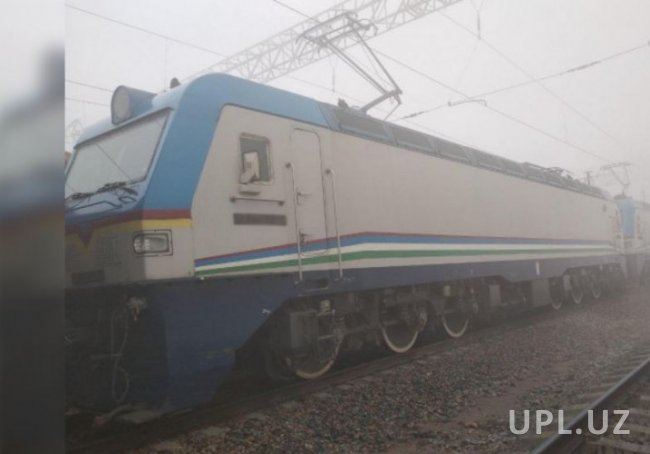Поезд Андижан-Ташкент больше часа простоял из-за отключения электричества