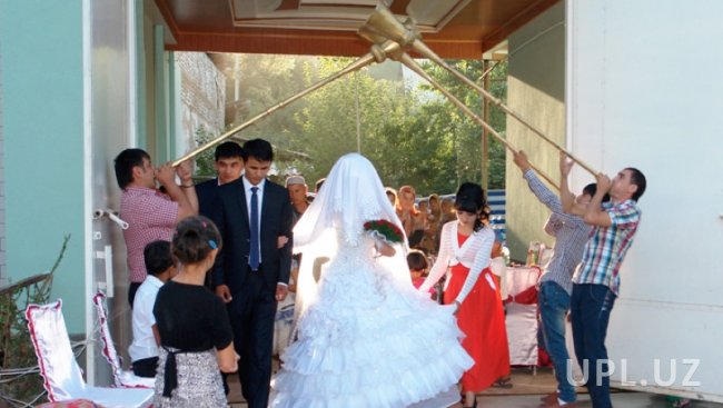 Яркие свадьбы стали причиной распада 3200 семей из Самарканда