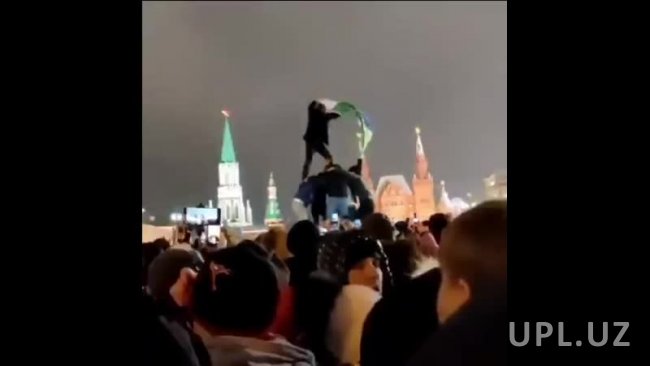 Видео: Депутат Московской городской Думы потребовал объяснения от Собянина за пляски с узбекским флагом