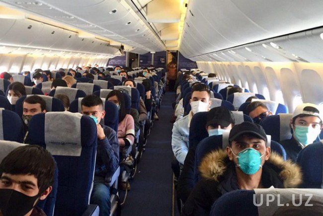 Видео: Самолет с 250 эвакуированными узбекистанцами прилетел в Ташкент из Пекина