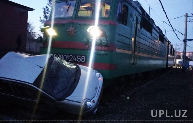 В Ташкенте Матиз попал под поезд
