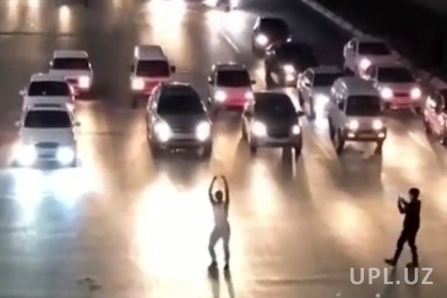 Видео: Молодой человек, танцевавший на проезжей части в Ташкенте, оштрафован